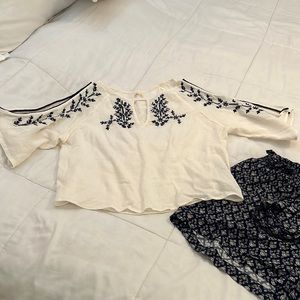 Hollister beautiful blouse, gentle worn.